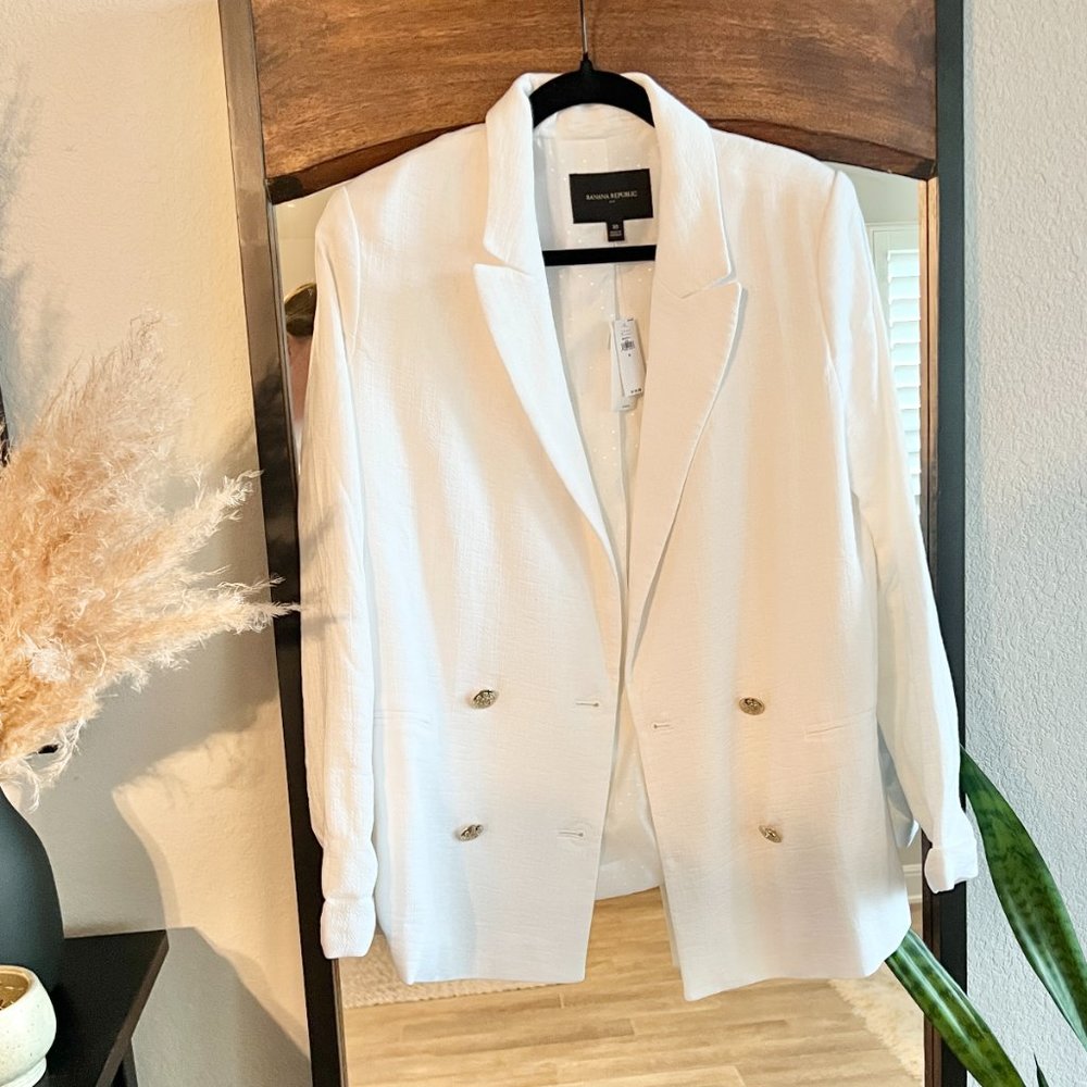 NEW WITH TAGS! Banana Republic White Blazer